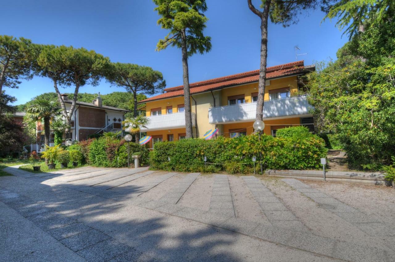 Residence Villa Laura Lignano Sabbiadoro Eksteriør bilde